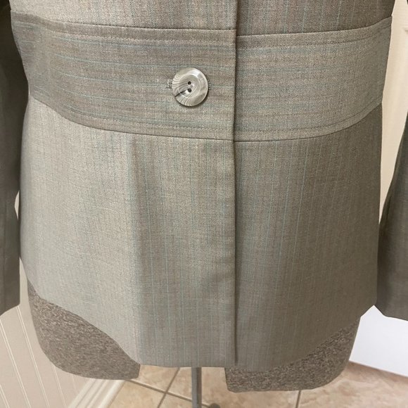 Signature by Larry Levine suit, jacket and slacks, Size 14 - Picture 7 of 13